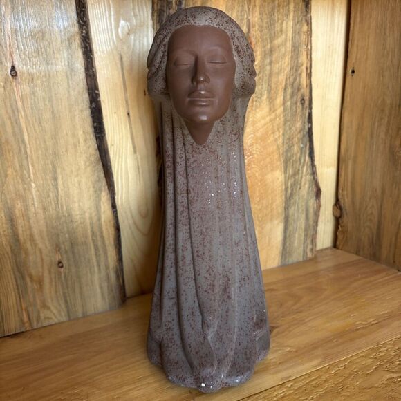 “Woman of the Wind" or "Moderne Frauenbüste Mit Langem Haar Aus Steinguss” - Picture 2 of 14